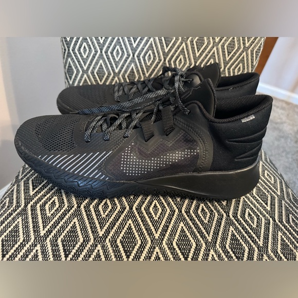 Nike Other - Nike Kyrie Flytrap 5 Basketball Shoe Black Cool Grey size 14